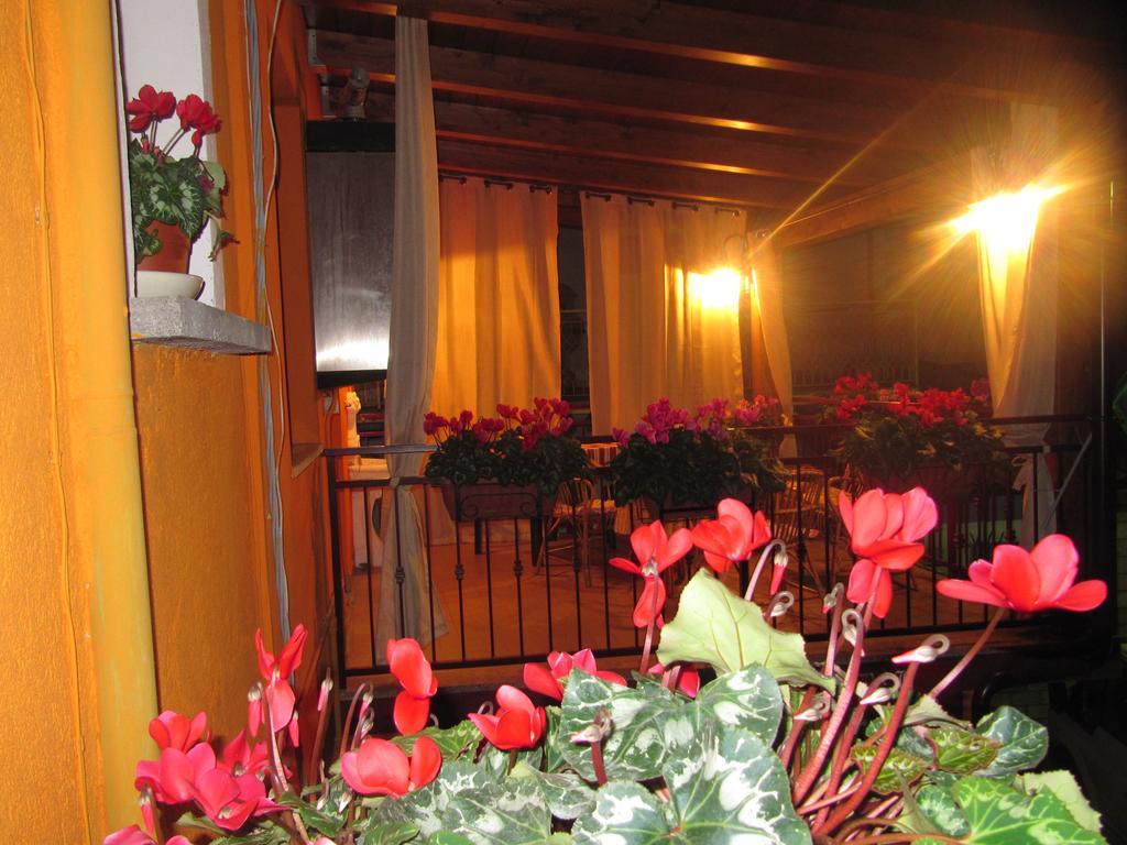Bed and Breakfast Montagne Rocciose Frascineto Exterior foto