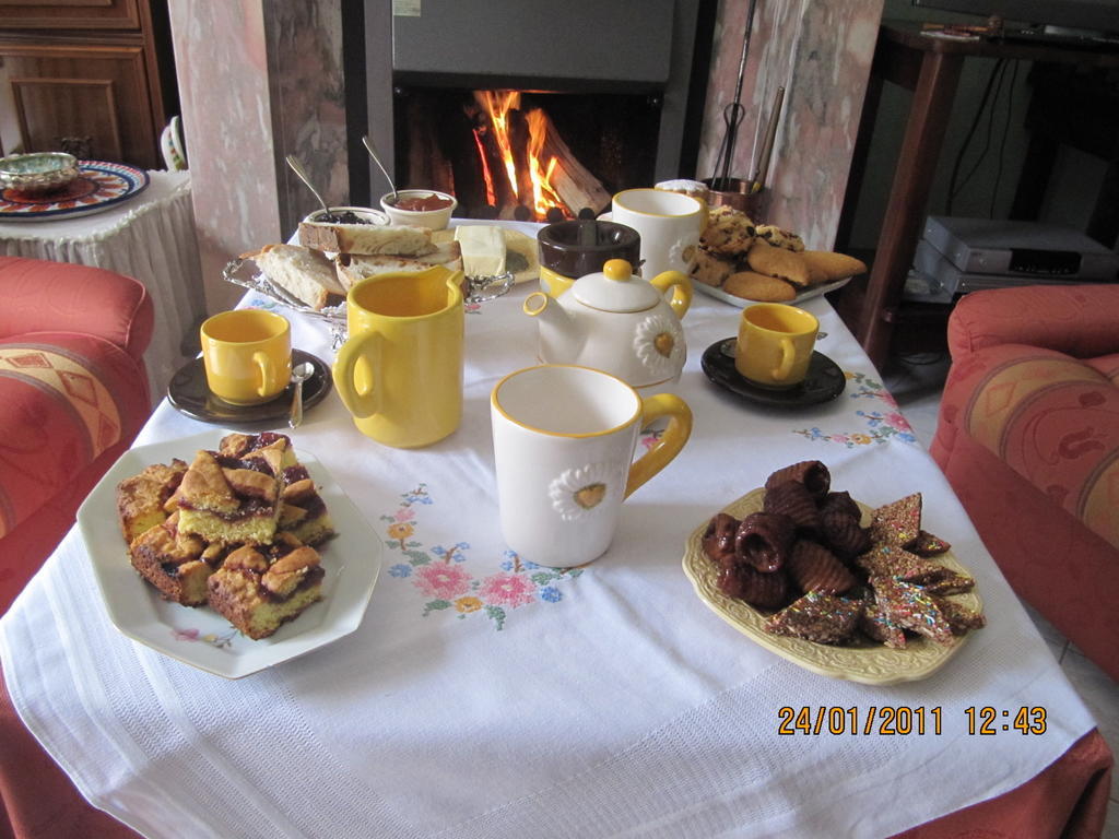 Bed and Breakfast Montagne Rocciose Frascineto Exterior foto