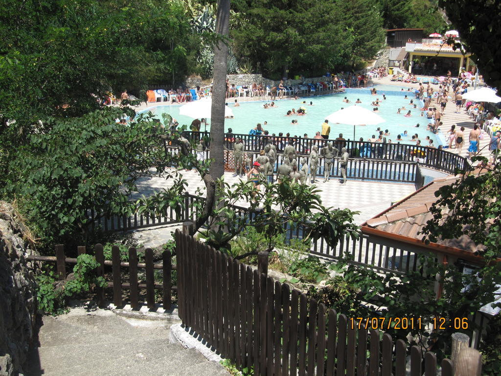 Bed and Breakfast Montagne Rocciose Frascineto Exterior foto