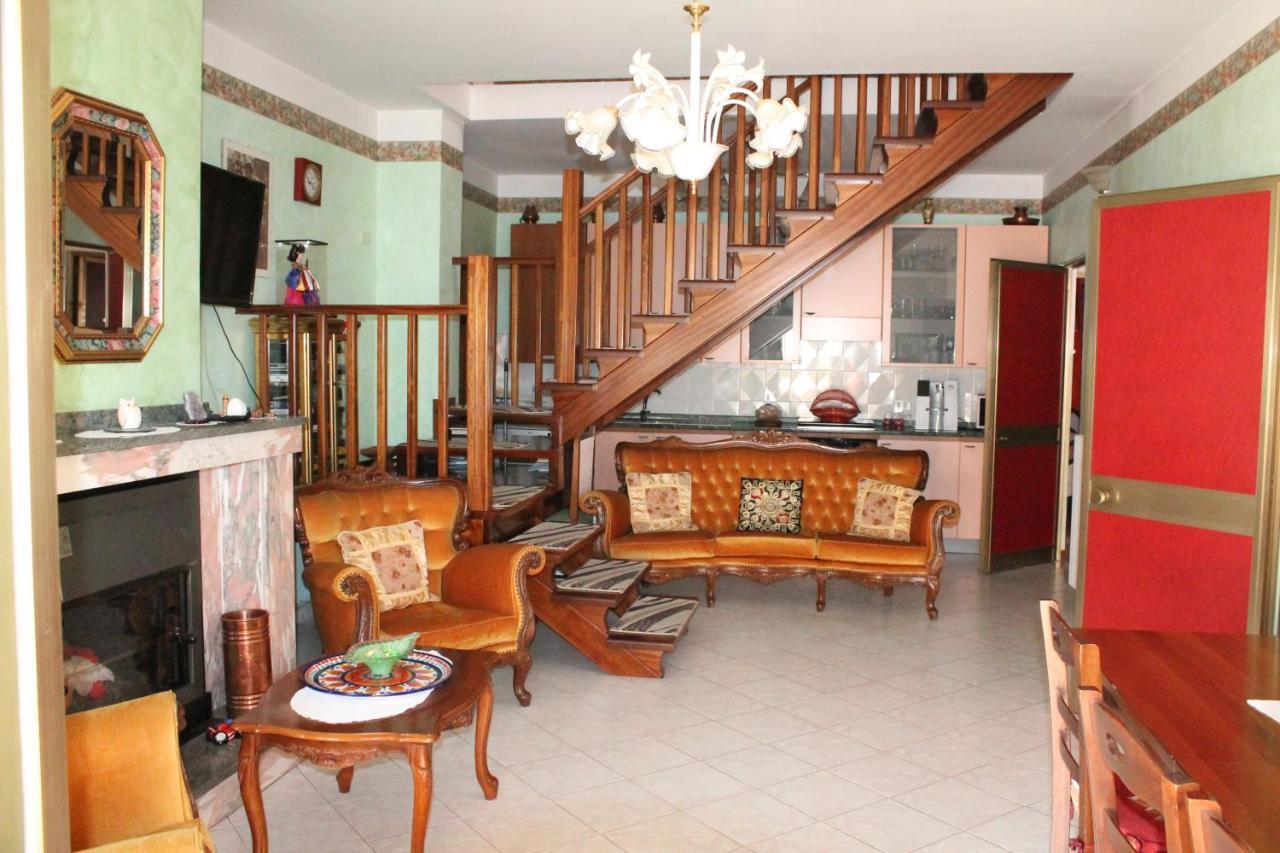 Bed and Breakfast Montagne Rocciose Frascineto Exterior foto
